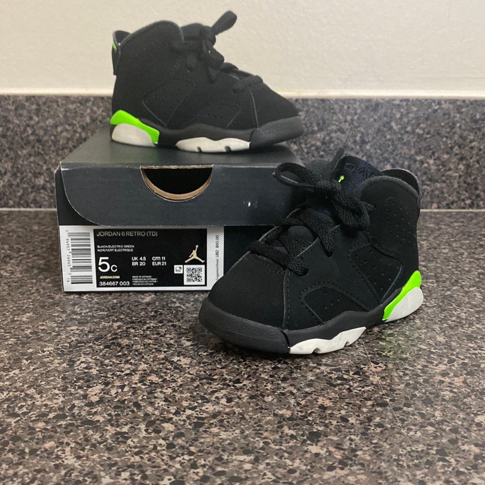 Toddler Jordan 6 Retro Sneakers 💚🖤